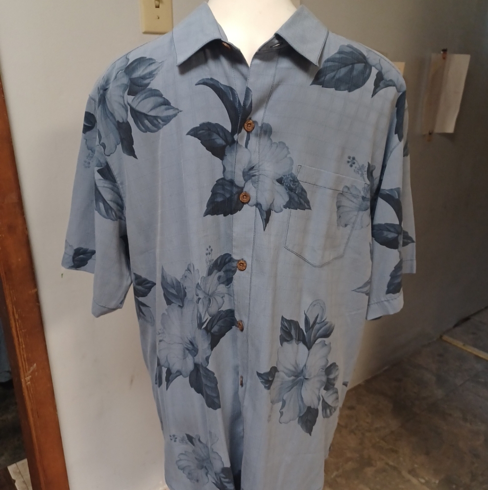 Mens tommy bahama silk camp shirt size L blue floral button up
